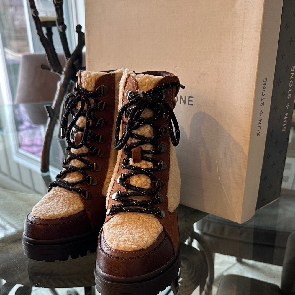 New in Box $100 Sun + Stone Women's Brown and Cream Lace-Up Combat Boots sz 7 - Picture 4 of 10